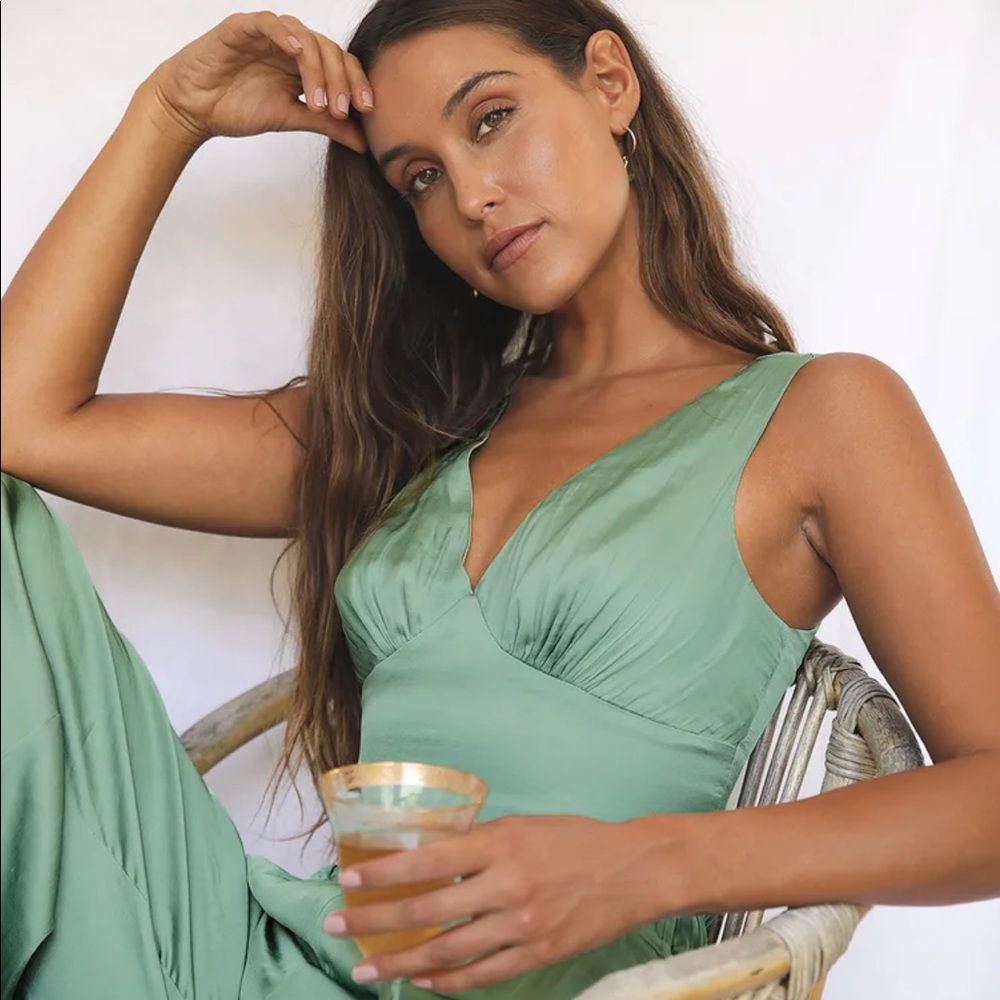 Lulu’s Sage Green Crop Top